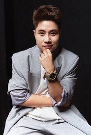 Đinh Hà Uyên Thư portrait
